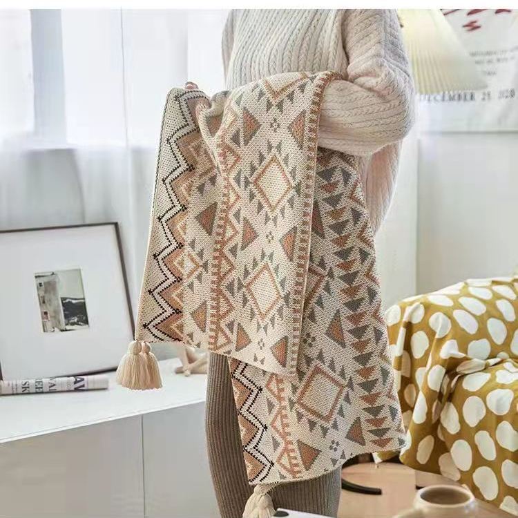Knitted Wool Blanket Comforters Boho Shawl Blankets with Tassel Pendant