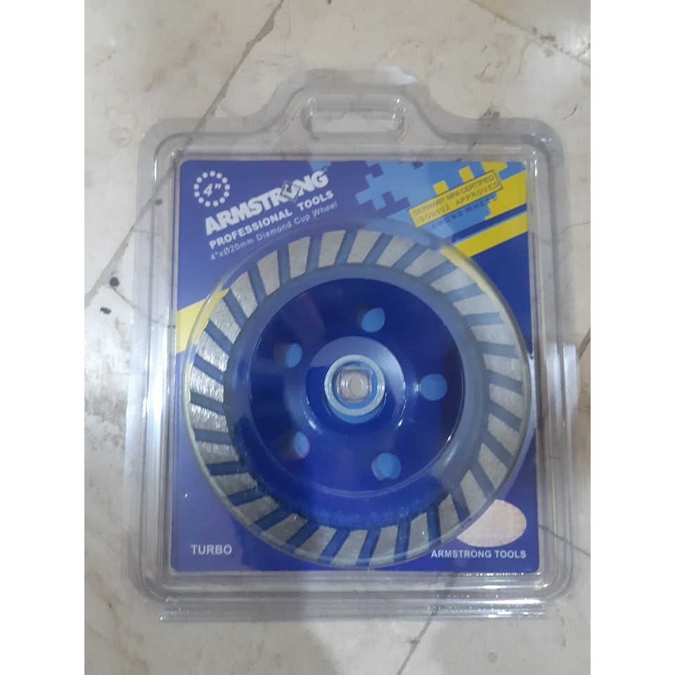 Concrete sanding outlet disc