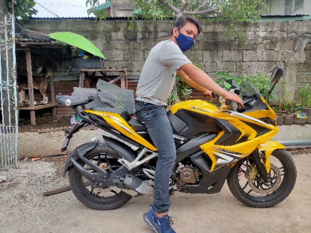 Kawasaki rouser rs200 price sales