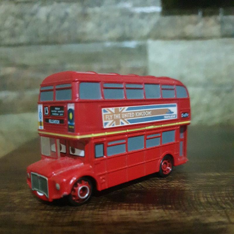 Disney cars best sale double decker bus