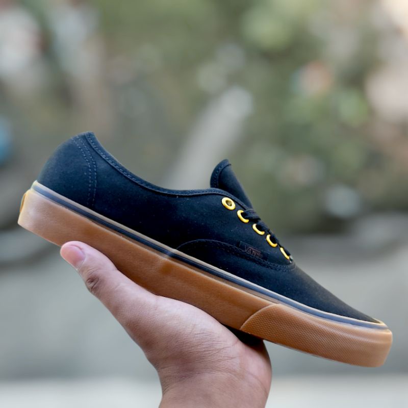 Vans authentic hotsell black gum original