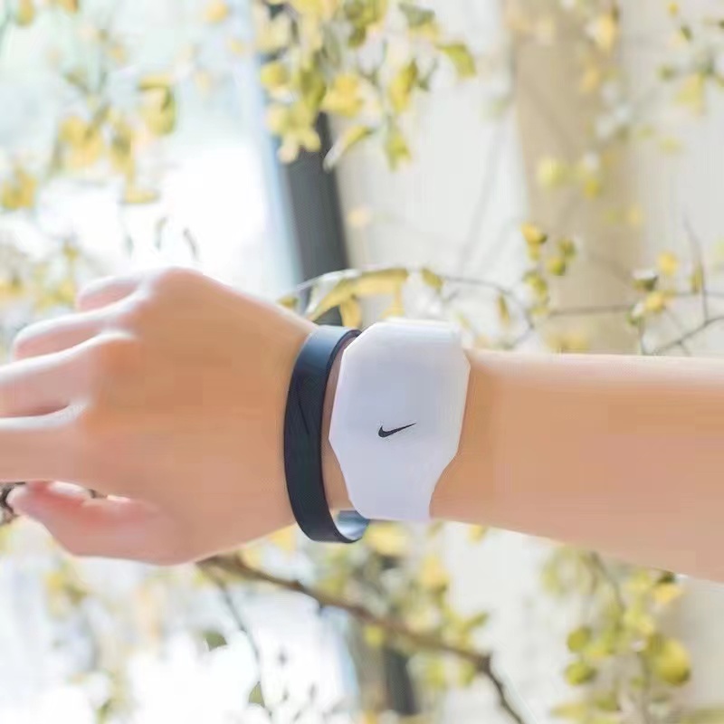 nike  watch waterproof