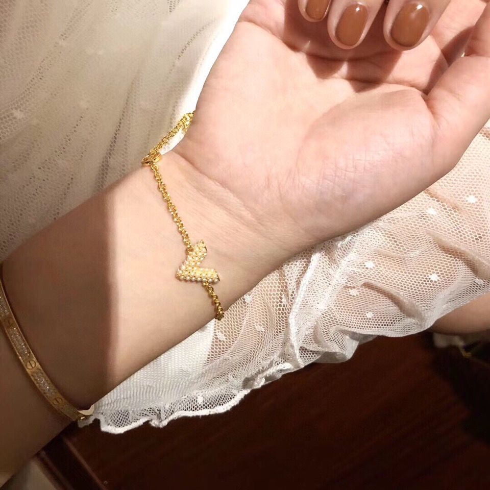 LOUIS VUITTON Bracelet Essential V Perle Bracelet Gold Plated Gold M68361