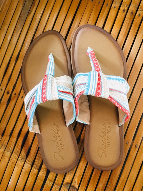 Skechers luxe foam outlet flip flops