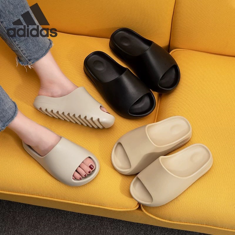 Kanye discount yeezy slides