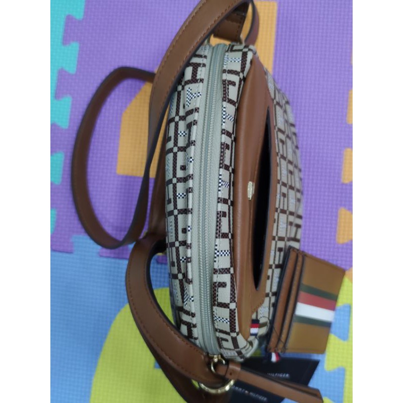 Tommy Hilfiger sling bag (ORIGINAL) Shopee Philippines