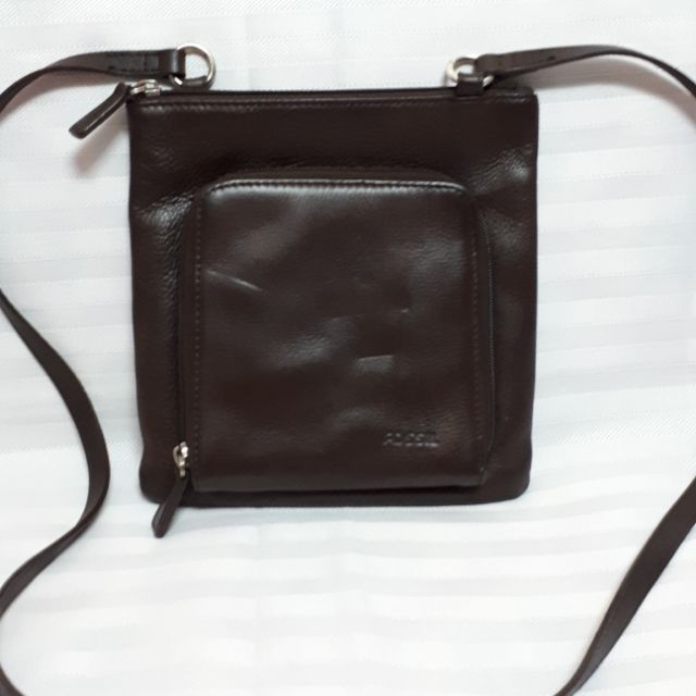 Fossil sling hotsell bag leather