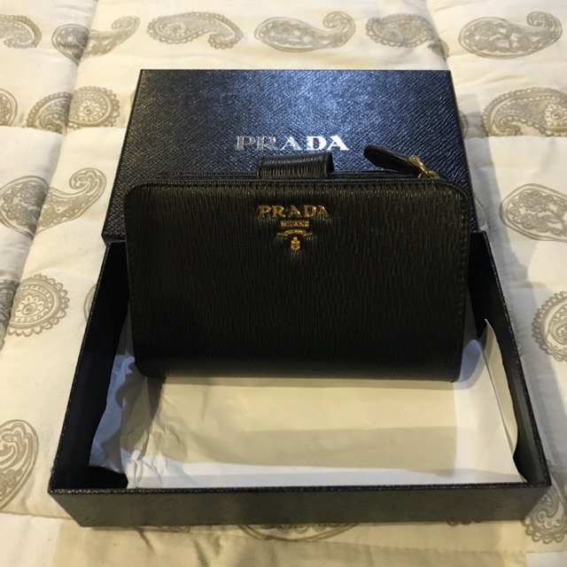 Medium saffiano leather online wallet prada