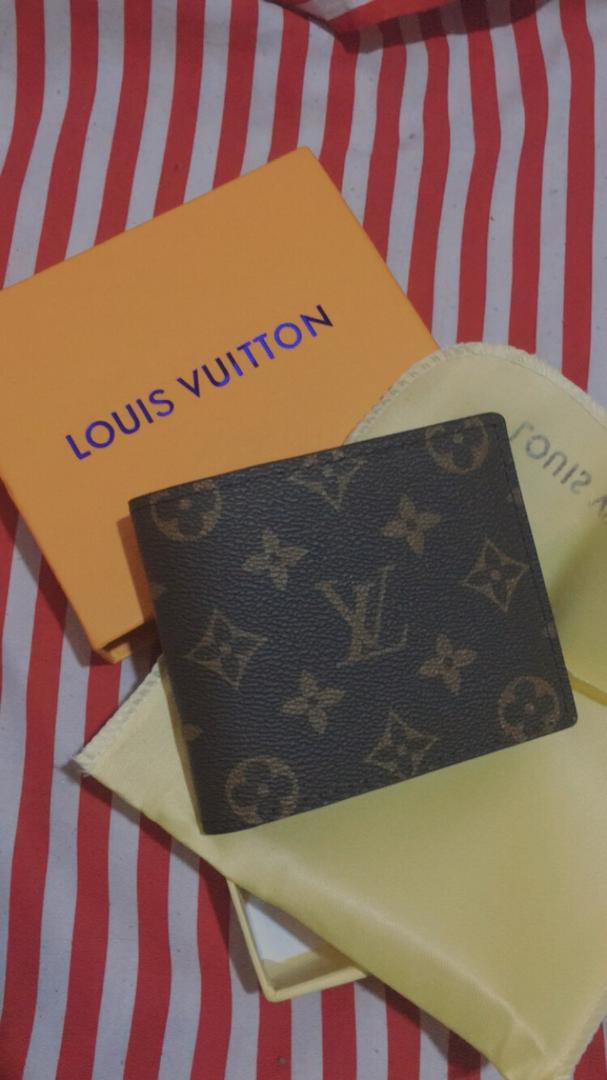 Authentic Mens Wallet LV,High Quality with Complete inclusions,Box,DushBag  and CareCard.