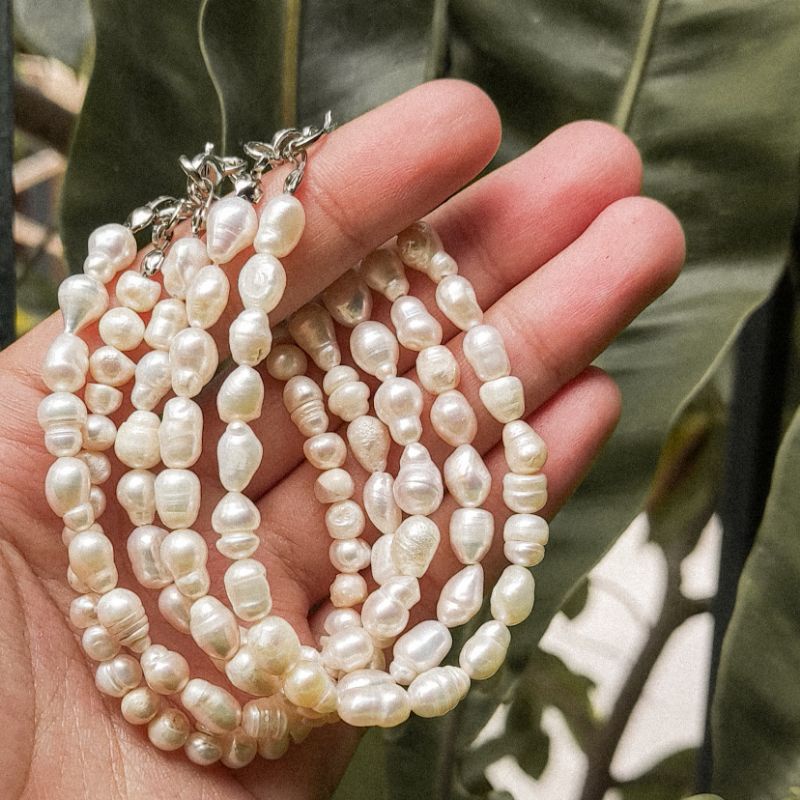 Cultured store freshwater pearls