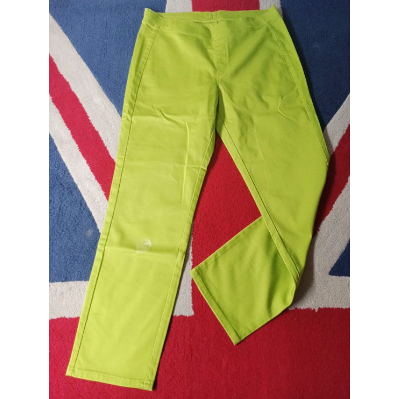 UNIQLO Capri Pants for Women