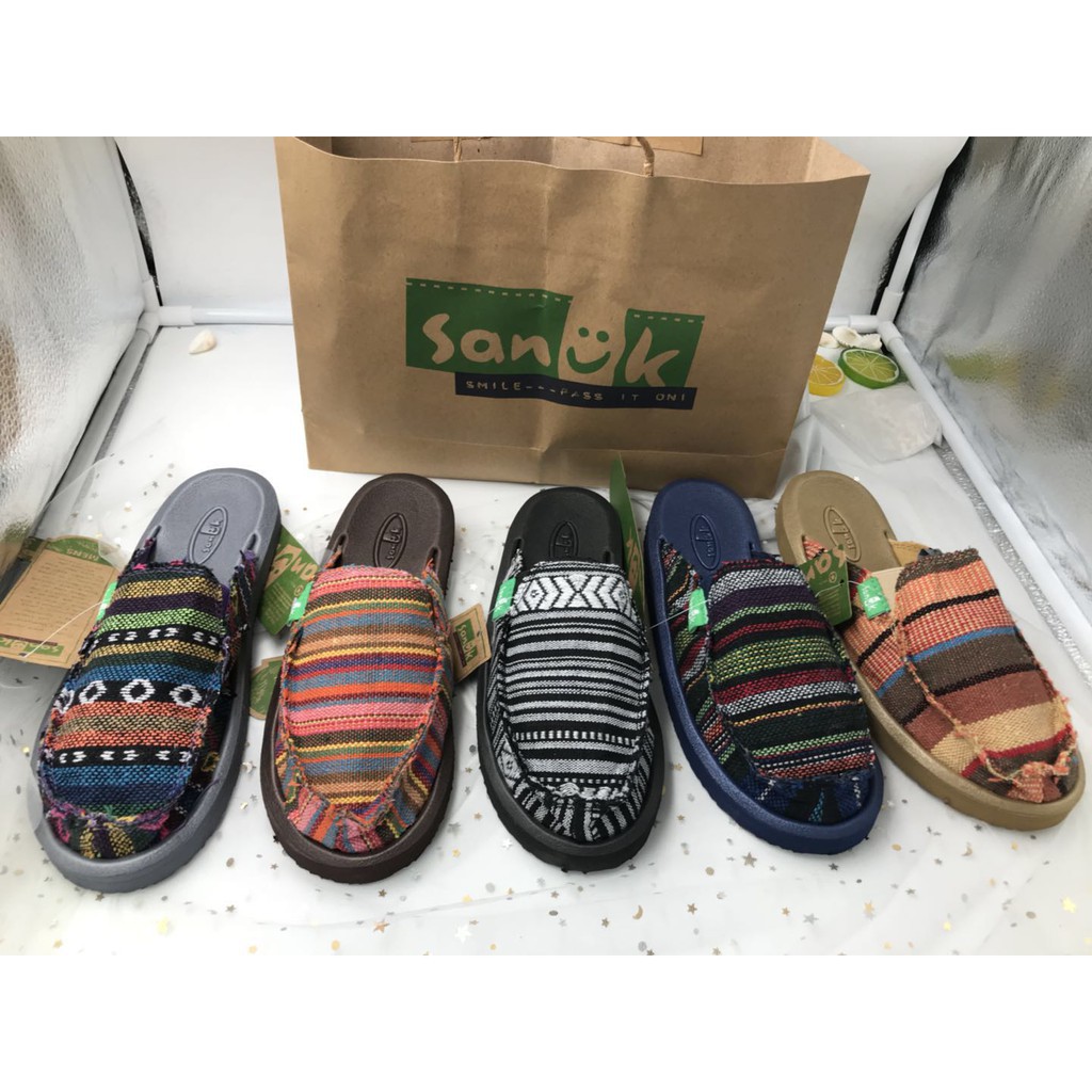 Nike sanuk sale style shoes