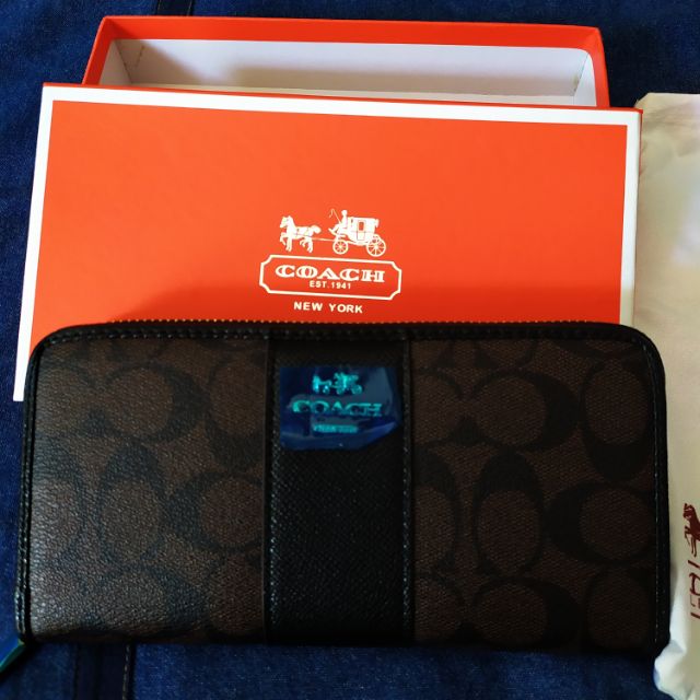 Coach hot sale wallet authentication