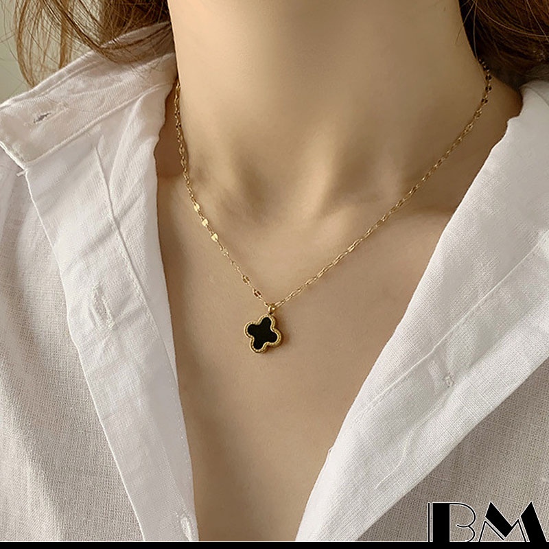 Clover hot sale chain necklace