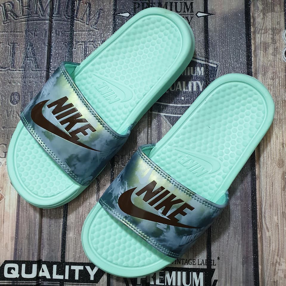 Galaxy on sale nike slides