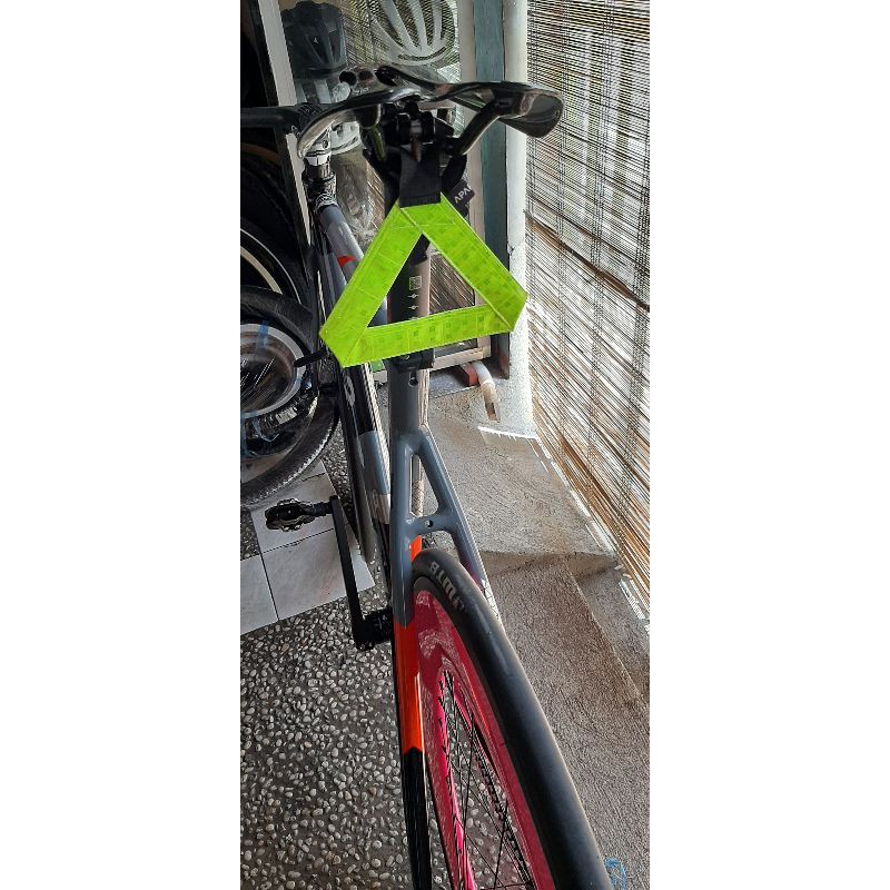 APARATO TRIANGLE bike reflector red and green available