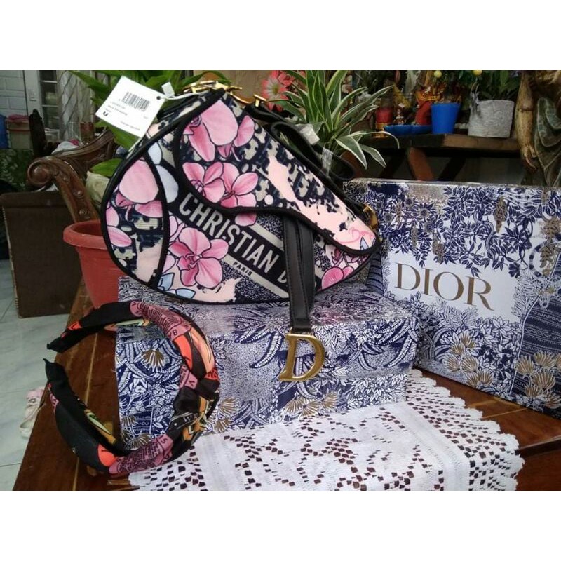 Dior best sale saddle flower