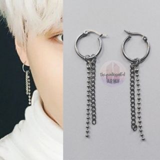 sa mga nag sasabing chanel Yung brand Ng earrings ni taehyung Isang m