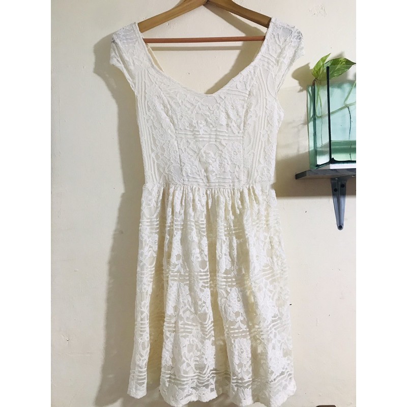 White lace Hollister dress  Hollister dresses, Lace white dress