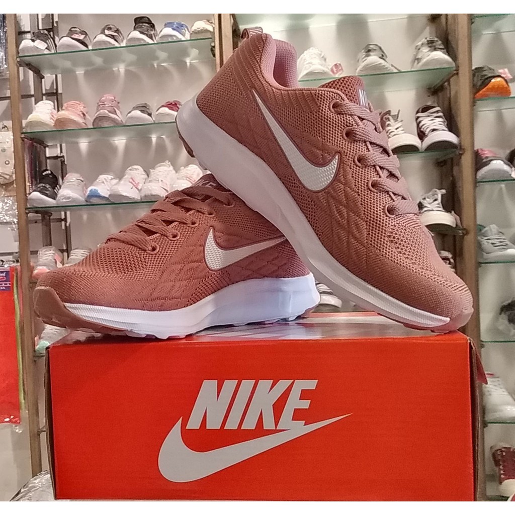 Peach nike shop running shoes