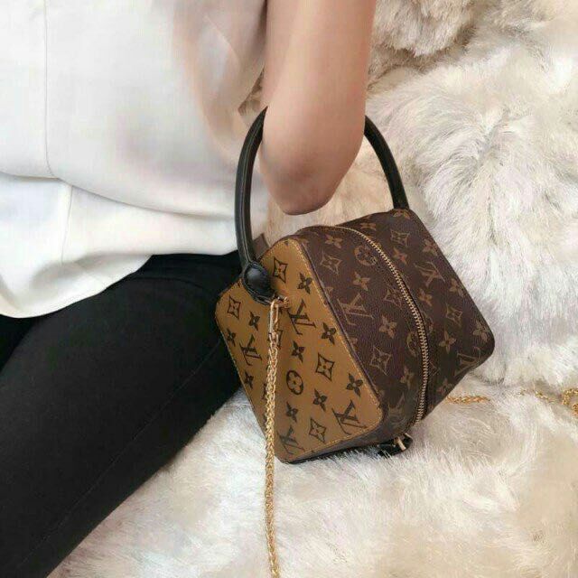 Louis vuitton deals square bag