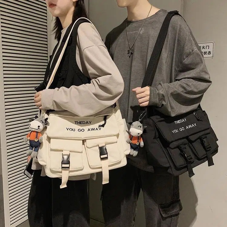 Shoulder bag store for school