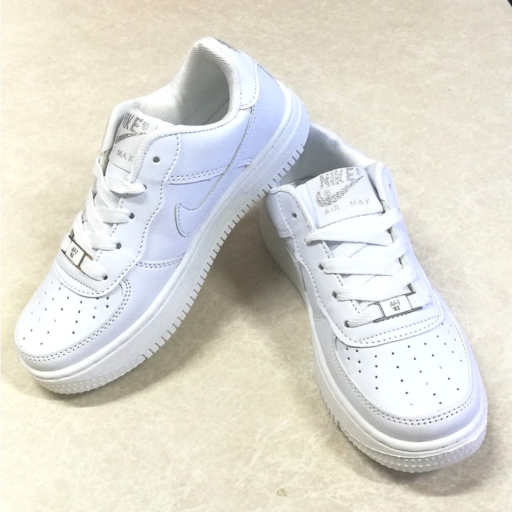 Girls nike outlet shoes white