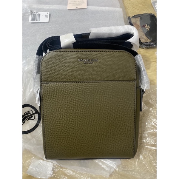 Michael kors harrison hot sale flight bag