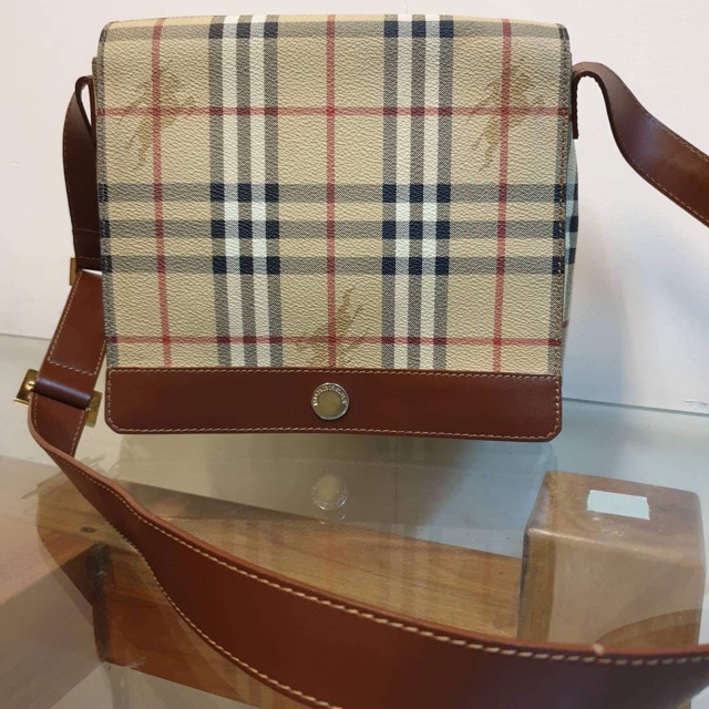 Burberry sling best sale bag vintage