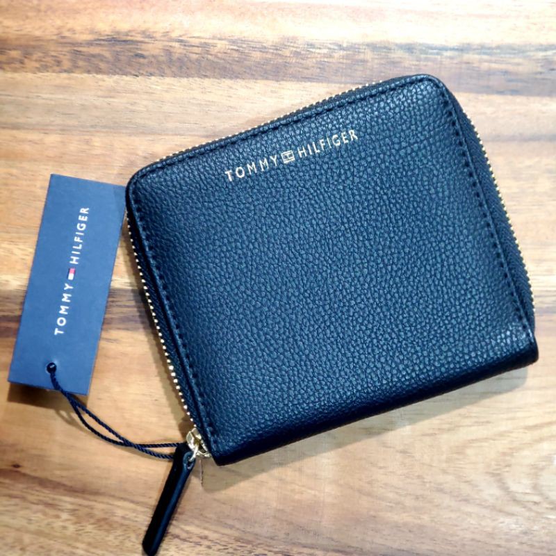 Tommy hilfiger deals zip around wallet