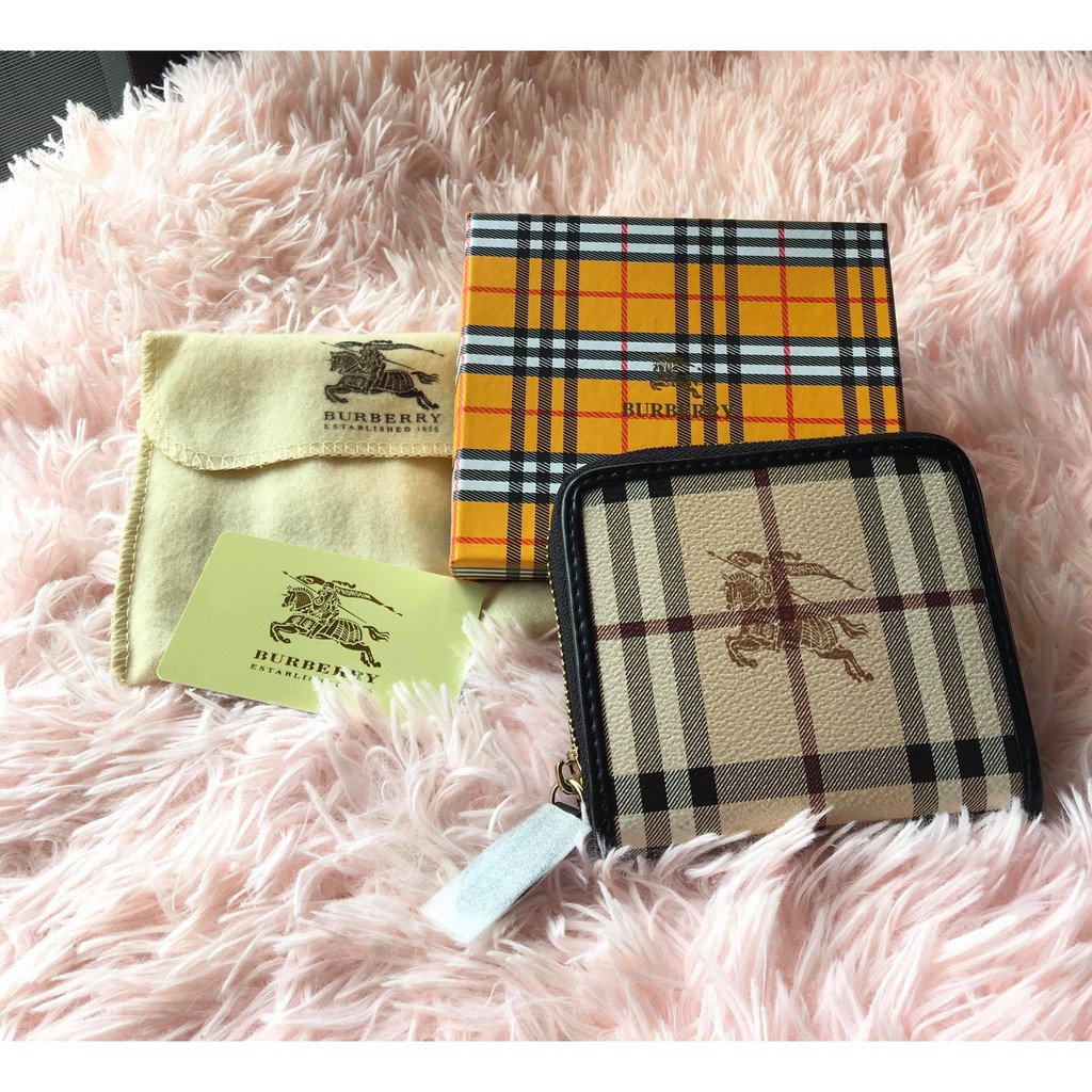 Burberry store short wallet