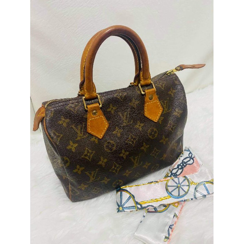 Authentic Louis Vuitton Speedy 25 in Monogram Canvas and Vachetta Leather