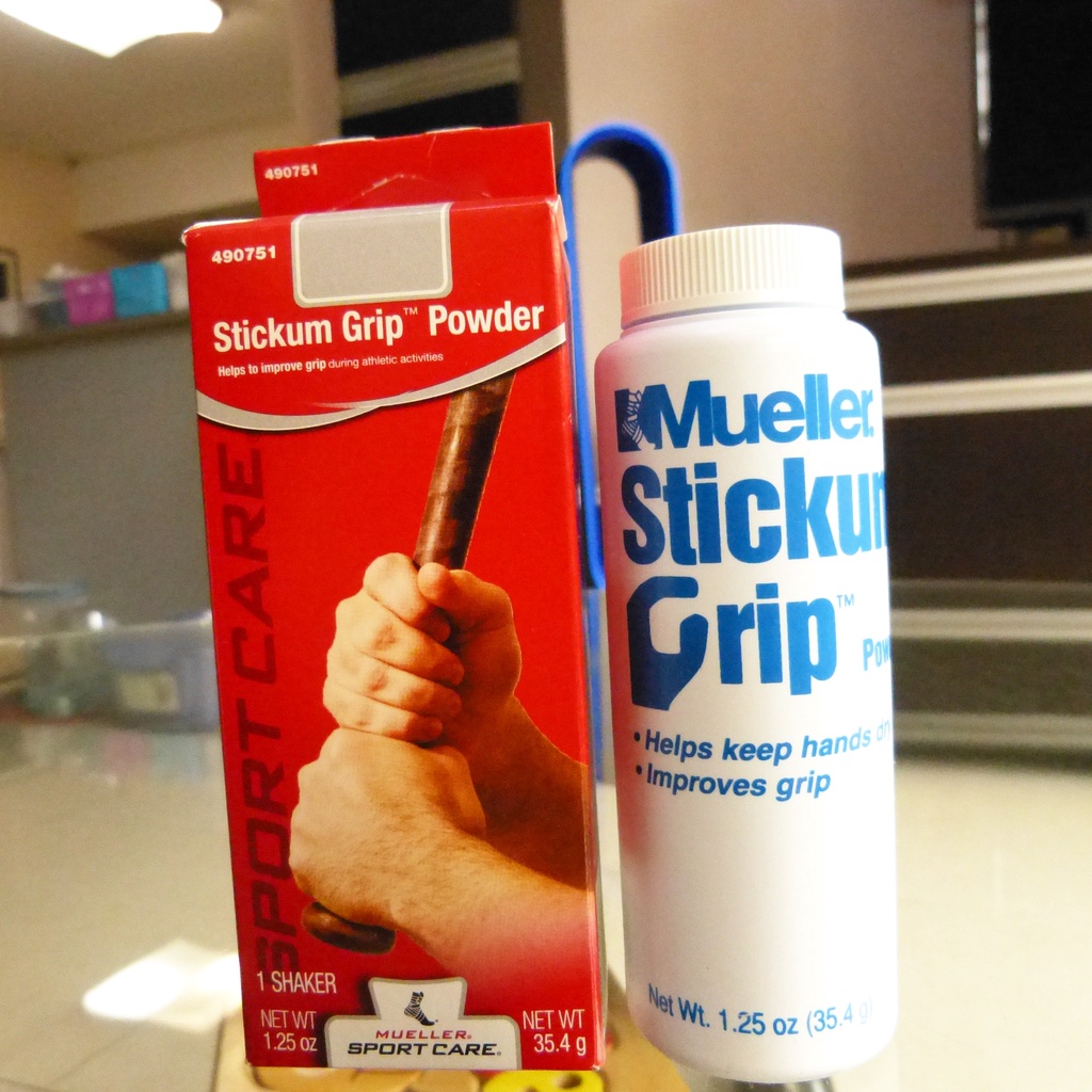 Mueller Stickum Grip Powder 1.25 oz Shaker 