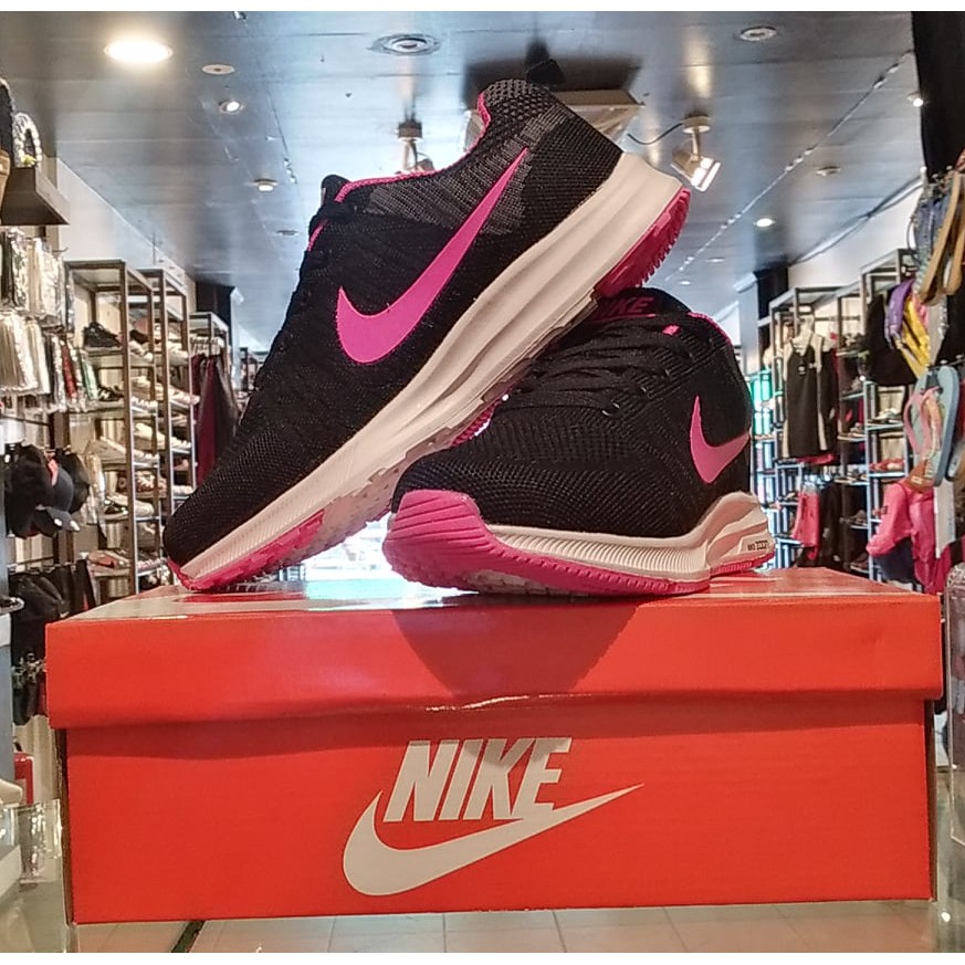 Nike shoes black on sale pink