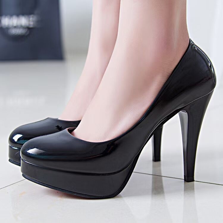 Black shoes hotsell with high heels