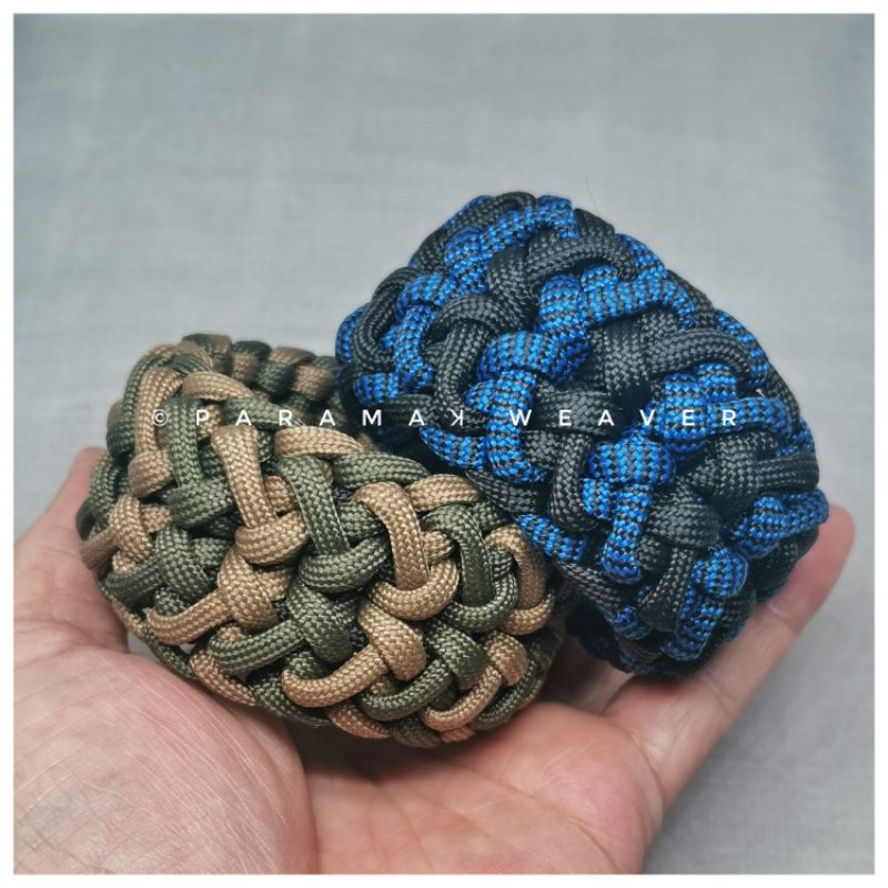 Wide paracord bracelet on sale designs