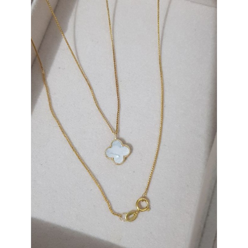 Vca white online necklace