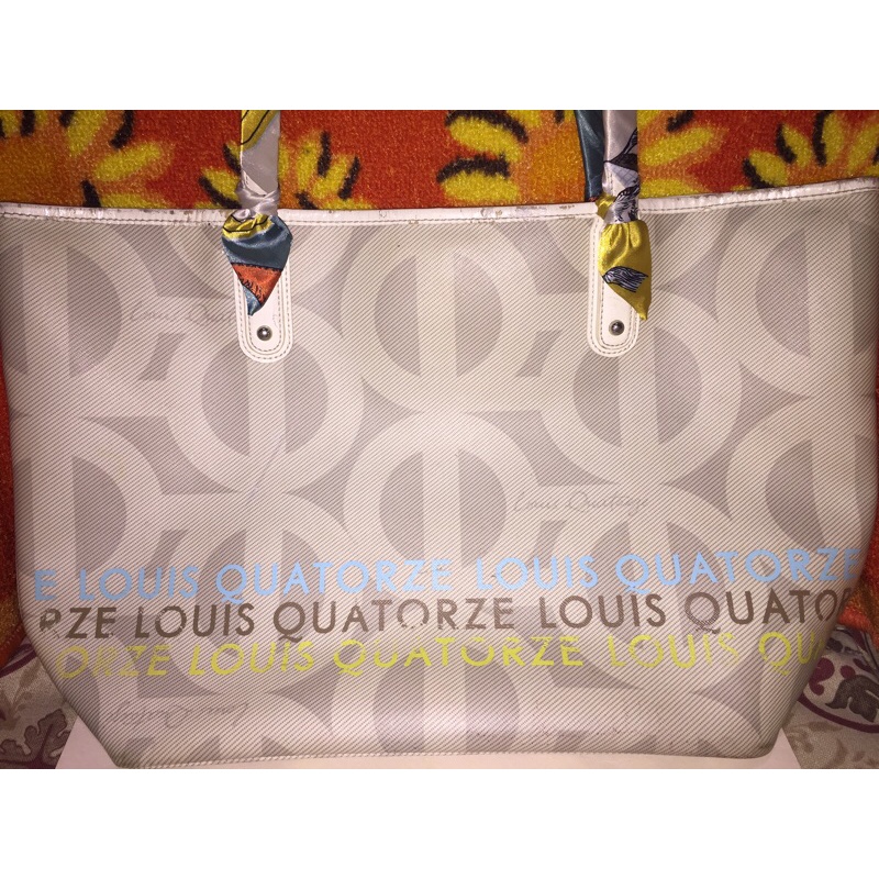 Louis Quatorze Off-white Magnetic Tote Bag (Repriced)