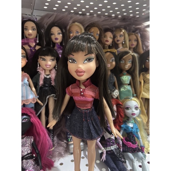 Bratz Jade doll with outfit (no shoes)