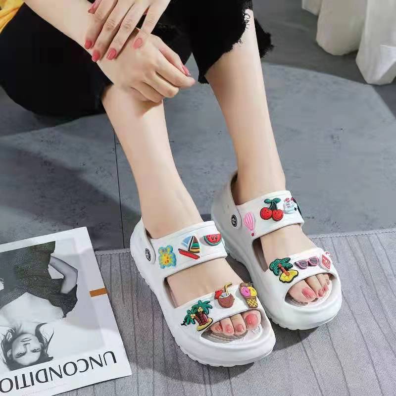 2023 New Arrival crocs sandals for women for all seasons