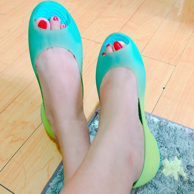 Crocs peep outlet toe