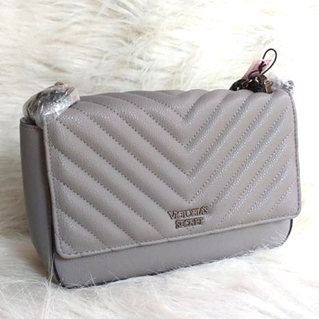 AUTHENTIC Victoria s Secret GRAY SILVER PEBBLED V QUILT Sling Bag