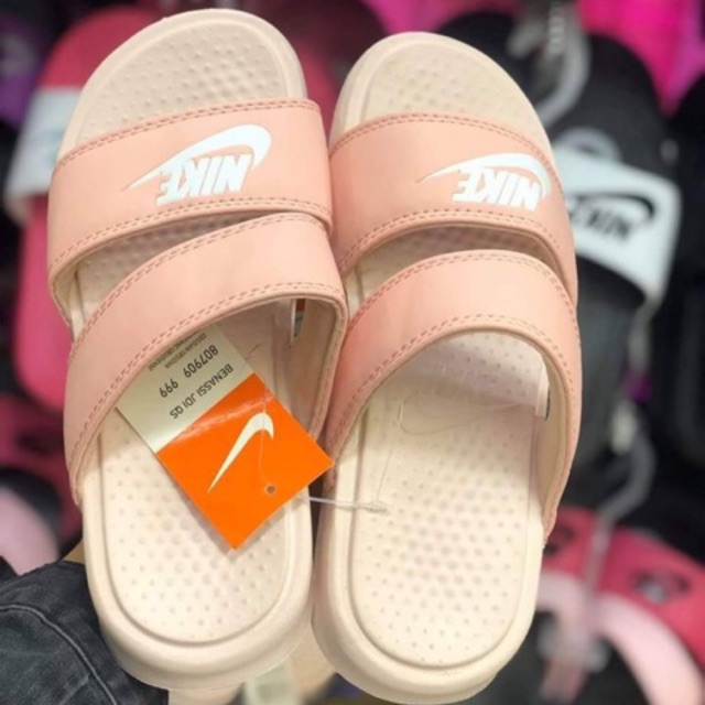 Peach discount nike slides