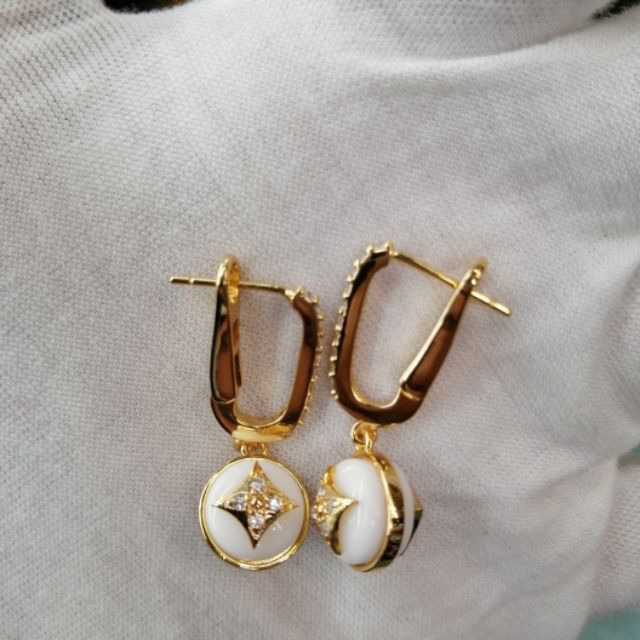 Pre-loved authentic Louis Vuitton earrings, Luxury, Accessories on Carousell