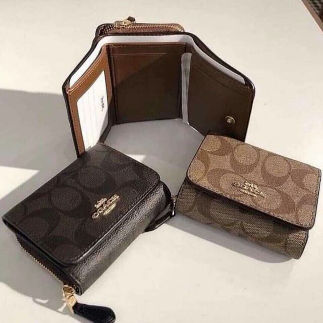 Coach three discount fold wallet