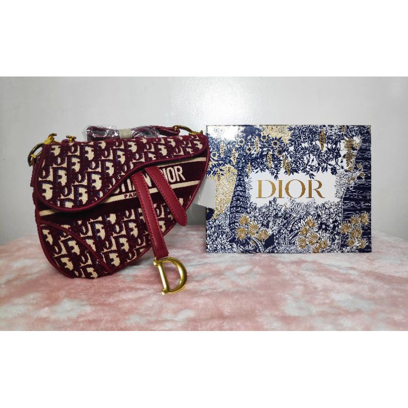 KT s Christi n Dior Saddle Bag Embroidered Velvet in Burgundy Top