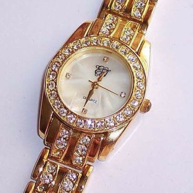 Elizabeth taylor discount white diamonds watch