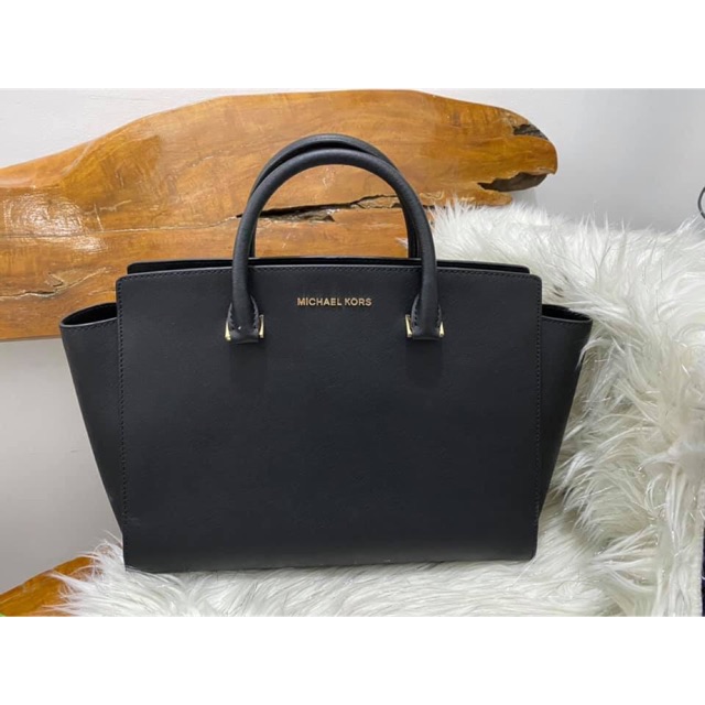 Michael kors selma hot sale large black