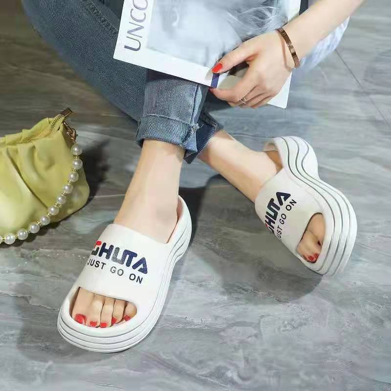 New Women Summer Sandals/slippers Slide Summer Fashion Outdoor Beach Shoes  For Women