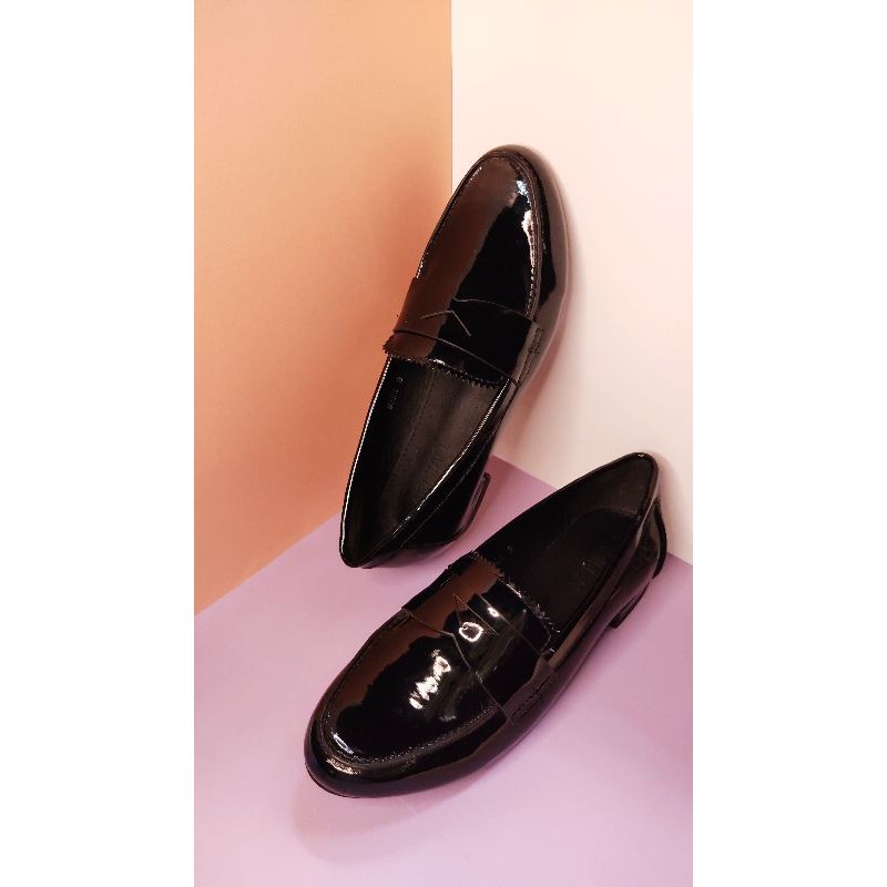 Womens black loafers hot sale size 5